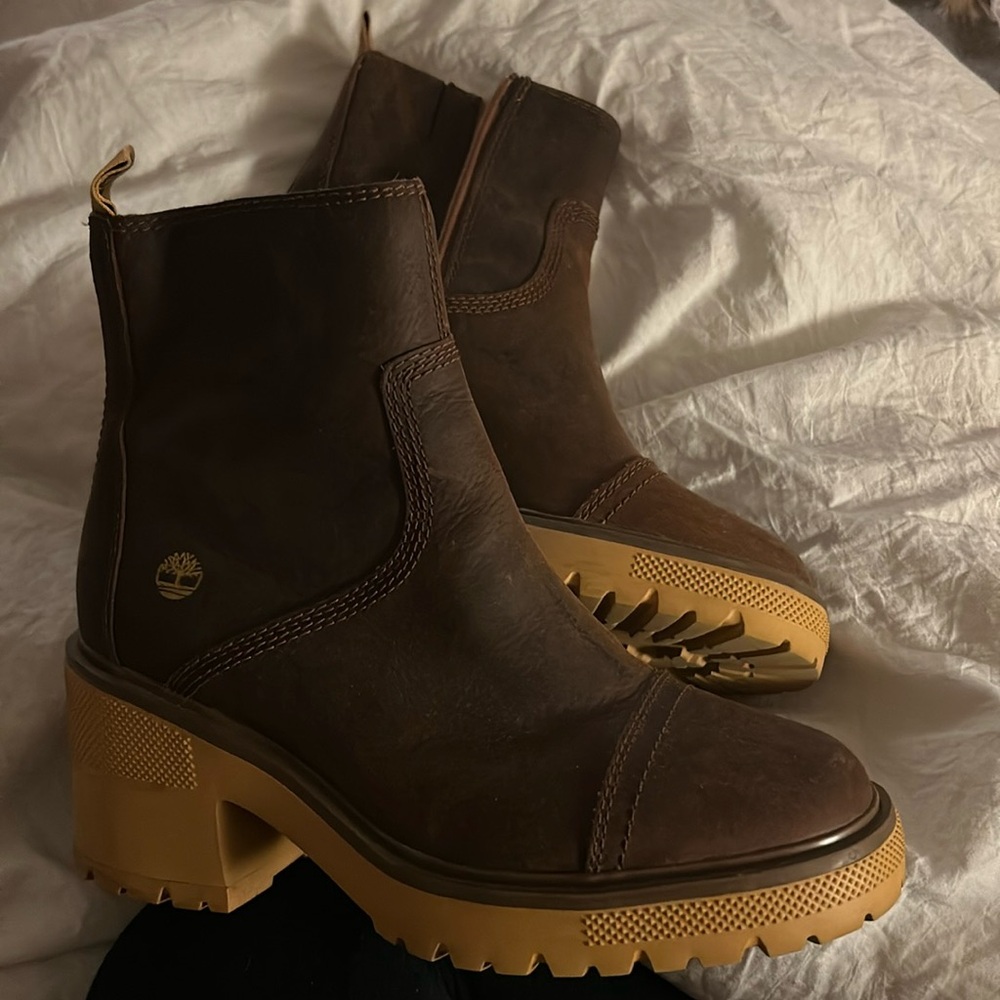 women’s timbs booties